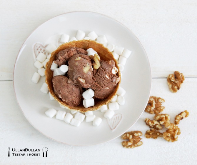 Egen chokladglass valnötter marshmallows recept